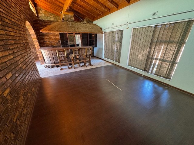 5 Bedroom Property for Sale in Glen Marais Gauteng