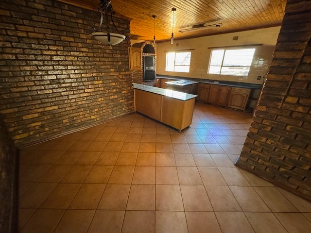 5 Bedroom Property for Sale in Glen Marais Gauteng