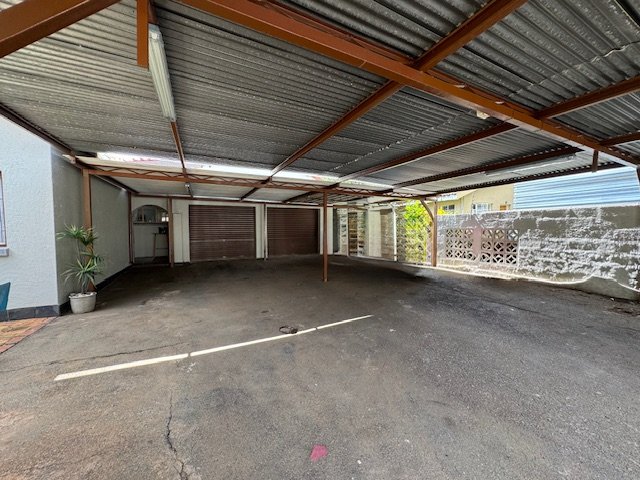 5 Bedroom Property for Sale in Glen Marais Gauteng