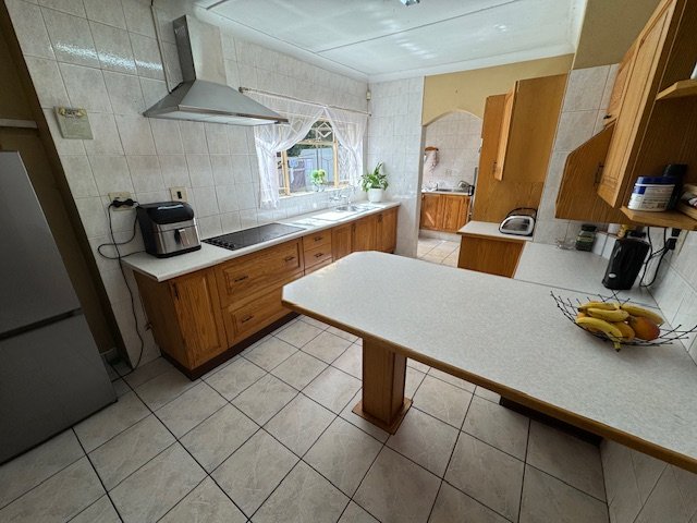 5 Bedroom Property for Sale in Glen Marais Gauteng