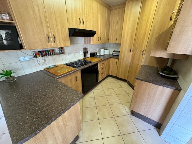 5 Bedroom Property for Sale in Glen Marais Gauteng