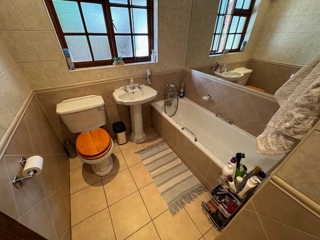5 Bedroom Property for Sale in Glen Marais Gauteng