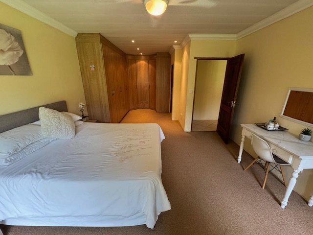 5 Bedroom Property for Sale in Glen Marais Gauteng