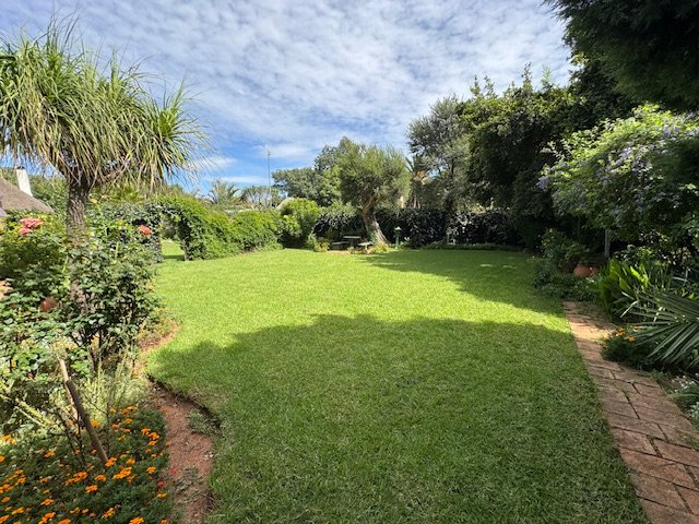 5 Bedroom Property for Sale in Glen Marais Gauteng