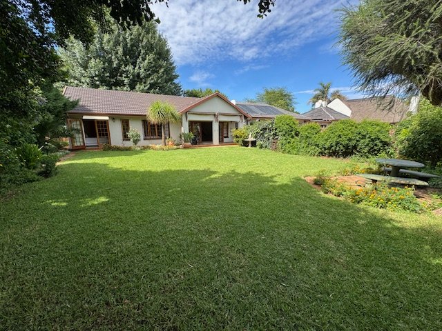 5 Bedroom Property for Sale in Glen Marais Gauteng