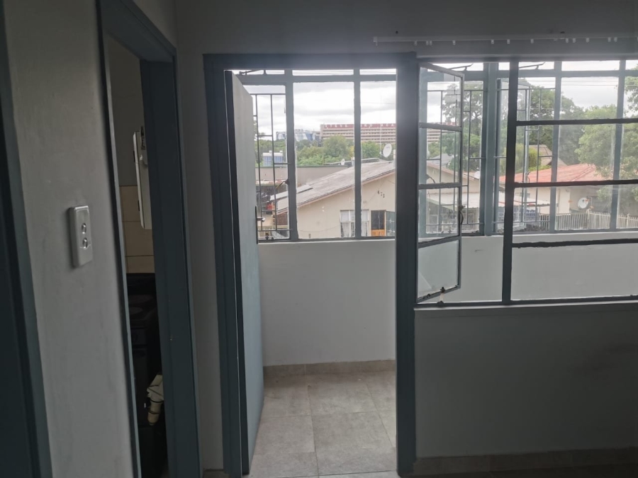 To Let  Bedroom Property for Rent in Gezina Gauteng