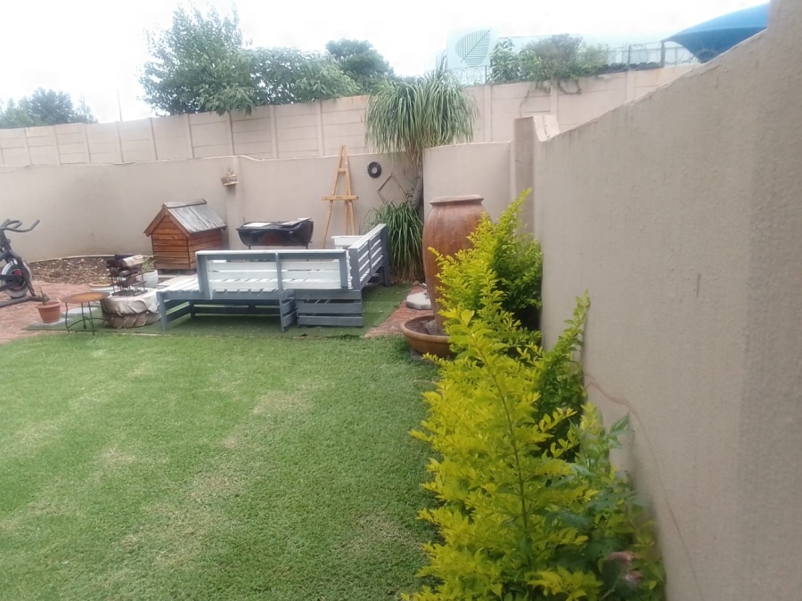 To Let 3 Bedroom Property for Rent in Lyndhurst Gauteng