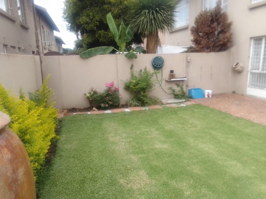 To Let 3 Bedroom Property for Rent in Lyndhurst Gauteng