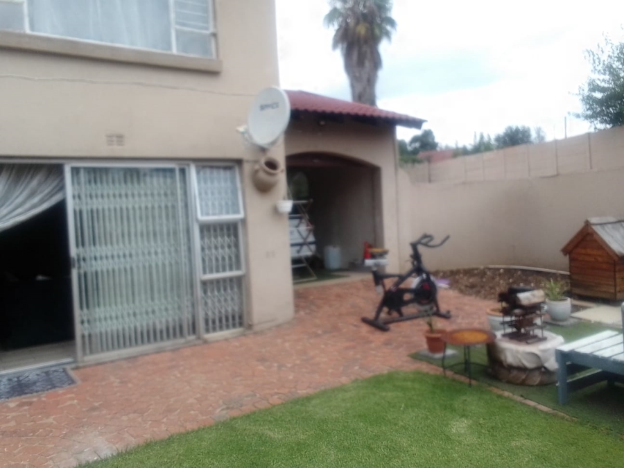 To Let 3 Bedroom Property for Rent in Lyndhurst Gauteng