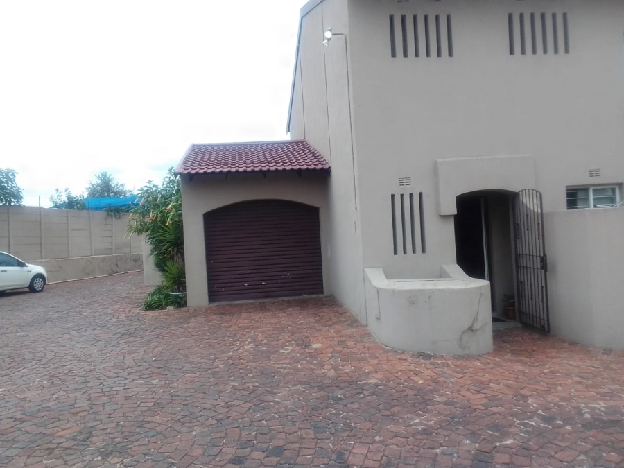 To Let 3 Bedroom Property for Rent in Lyndhurst Gauteng