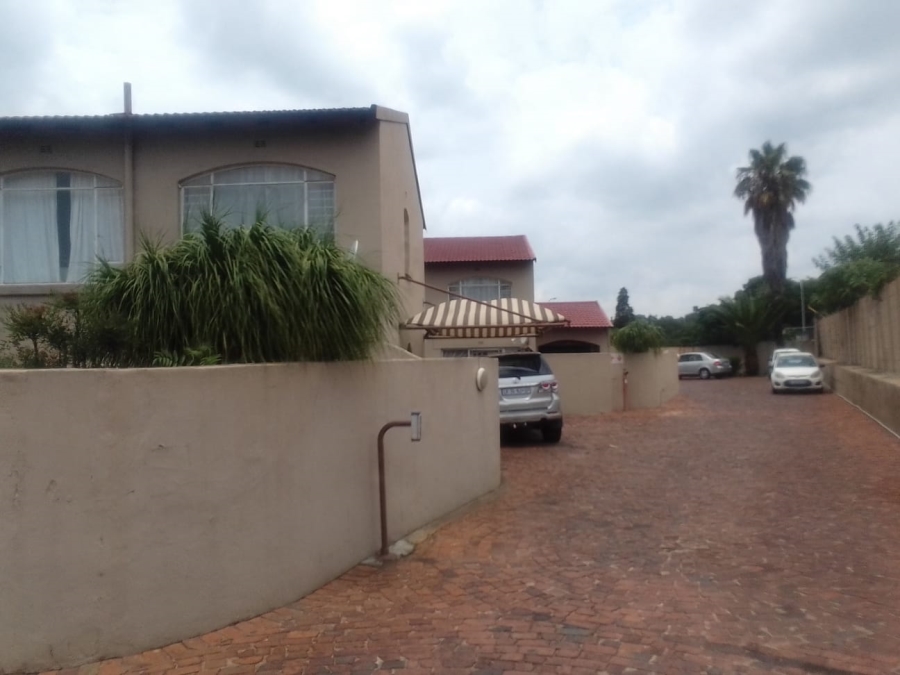 To Let 3 Bedroom Property for Rent in Lyndhurst Gauteng