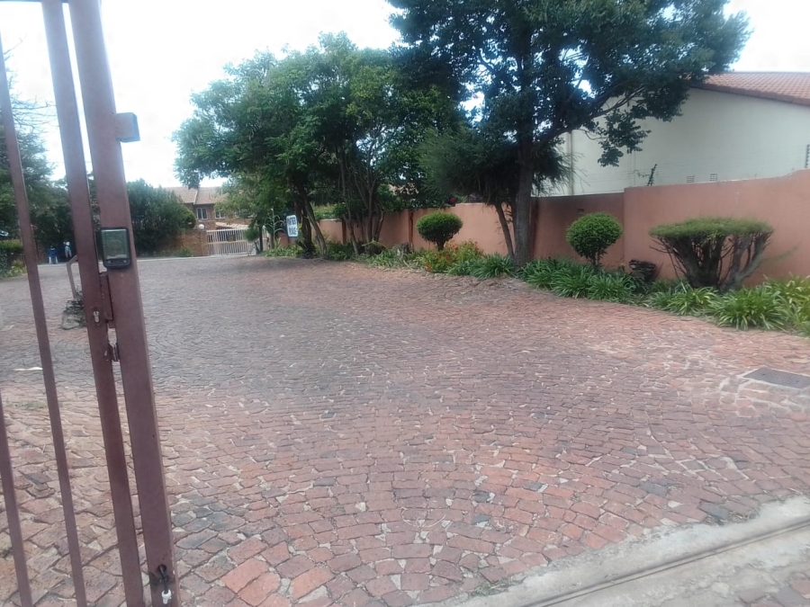 To Let 3 Bedroom Property for Rent in Lyndhurst Gauteng