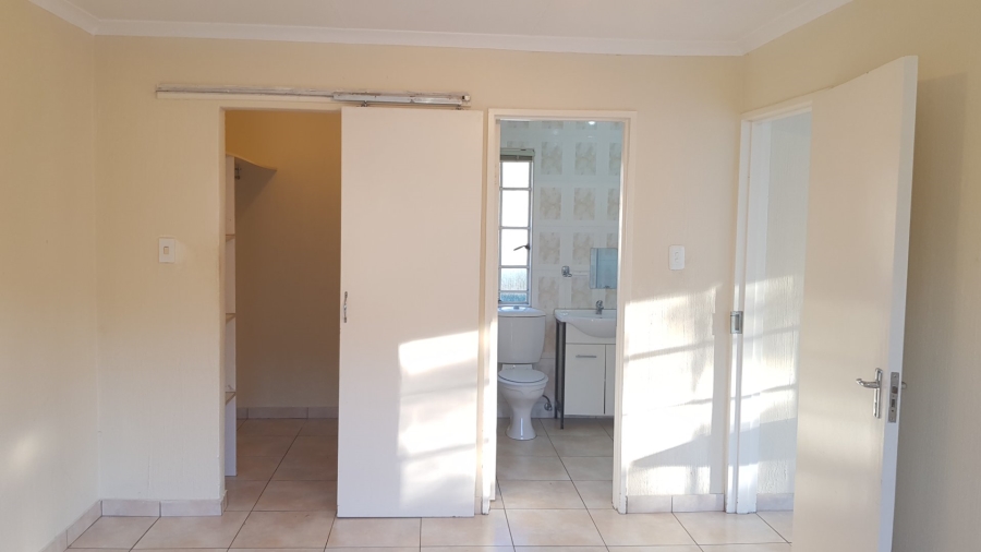 To Let 1 Bedroom Property for Rent in Ormonde Gauteng