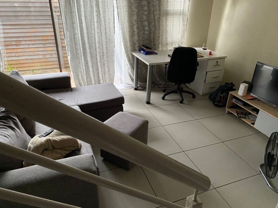 To Let 2 Bedroom Property for Rent in Florauna Gauteng