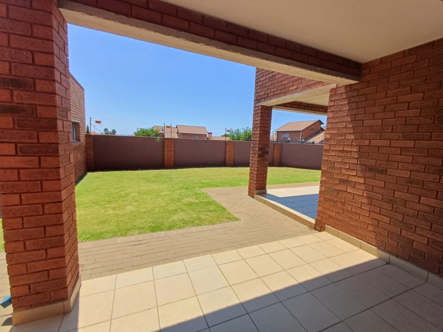 To Let 2 Bedroom Property for Rent in Chantelle Gauteng