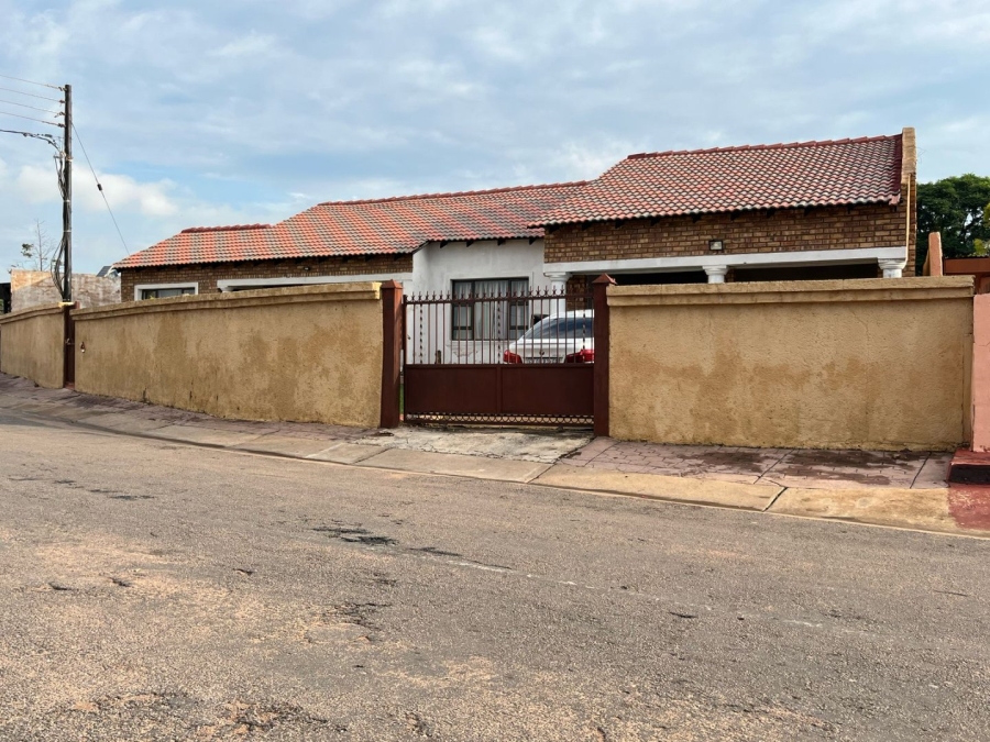 4 Bedroom Property for Sale in Soshanguve H Gauteng