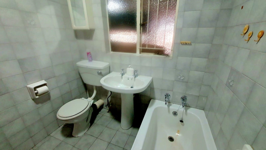  Bedroom Property for Sale in The Reeds Gauteng