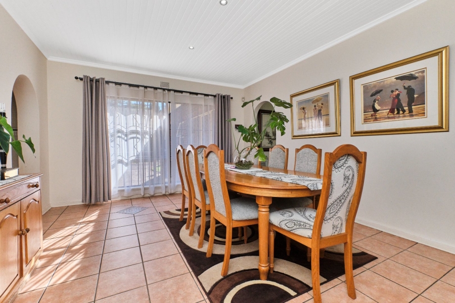 5 Bedroom Property for Sale in Constantia Kloof Gauteng