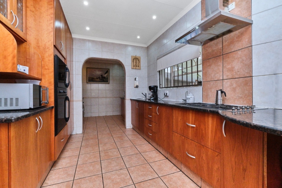 5 Bedroom Property for Sale in Constantia Kloof Gauteng