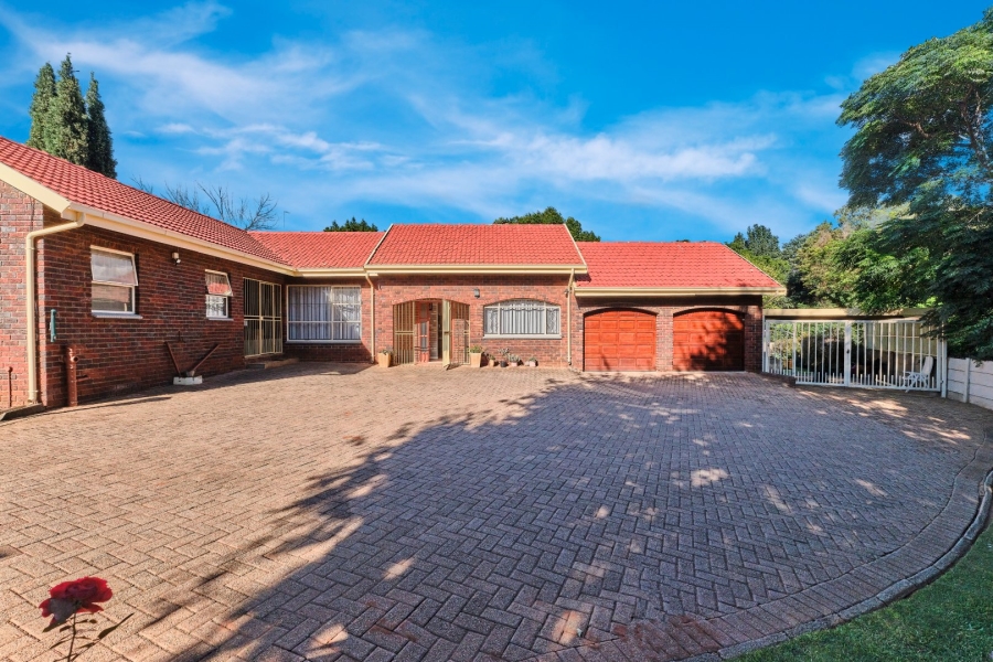 5 Bedroom Property for Sale in Constantia Kloof Gauteng