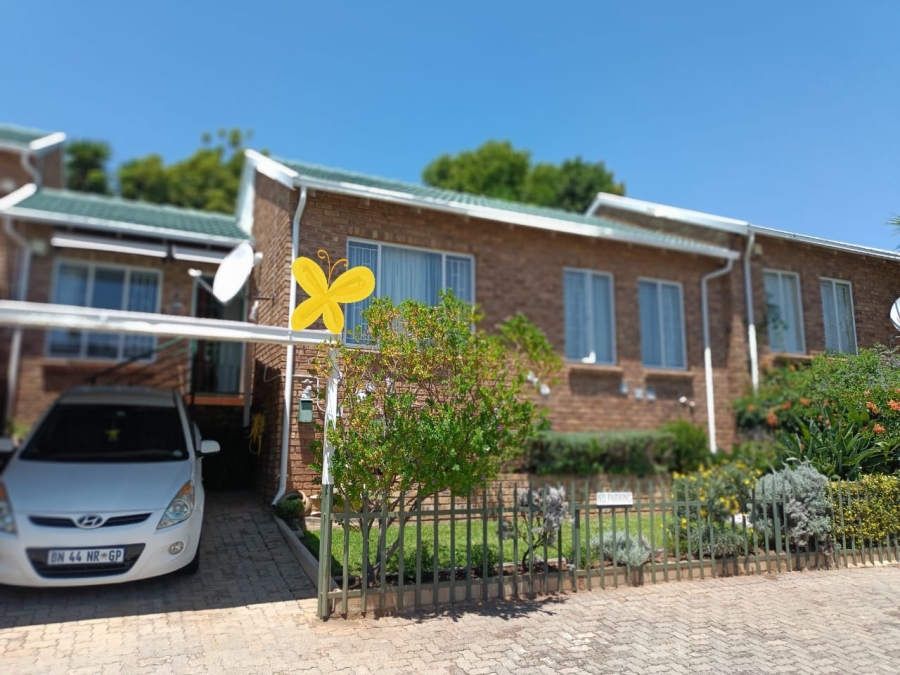 2 Bedroom Property for Sale in Helderkruin Gauteng