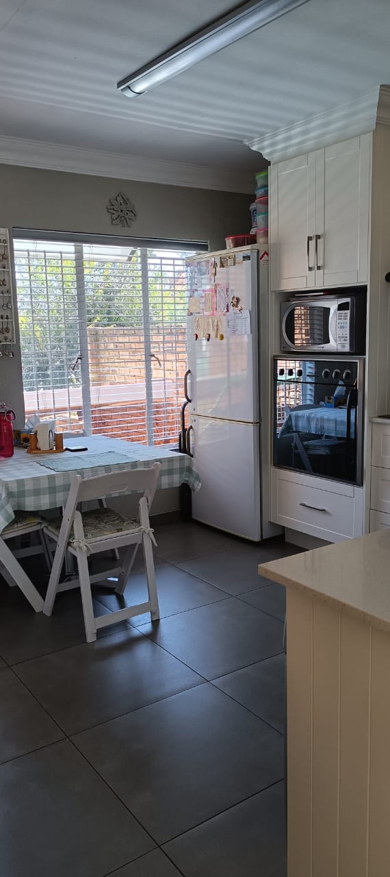 2 Bedroom Property for Sale in Helderkruin Gauteng