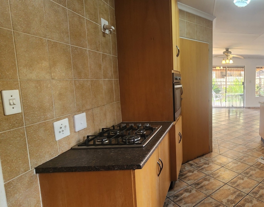 To Let 3 Bedroom Property for Rent in Amberfield Glen Gauteng