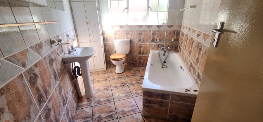 To Let 3 Bedroom Property for Rent in Amberfield Glen Gauteng