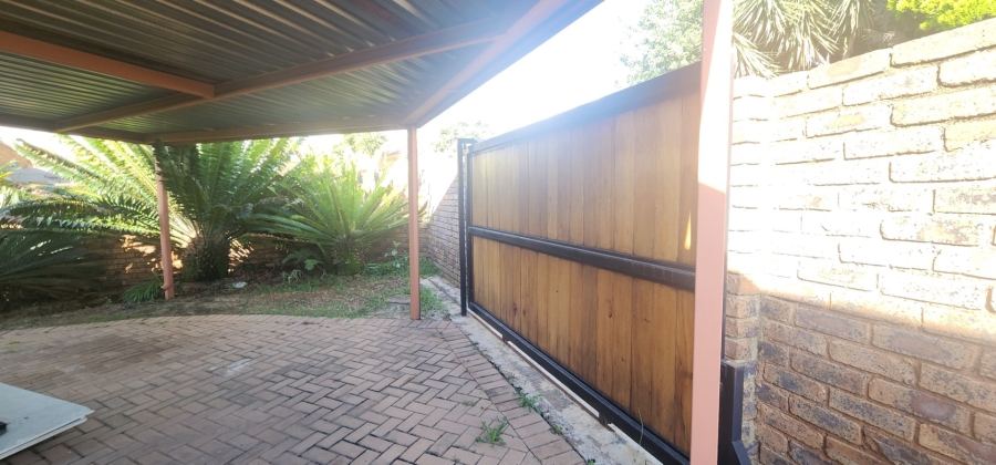 To Let 3 Bedroom Property for Rent in Amberfield Glen Gauteng