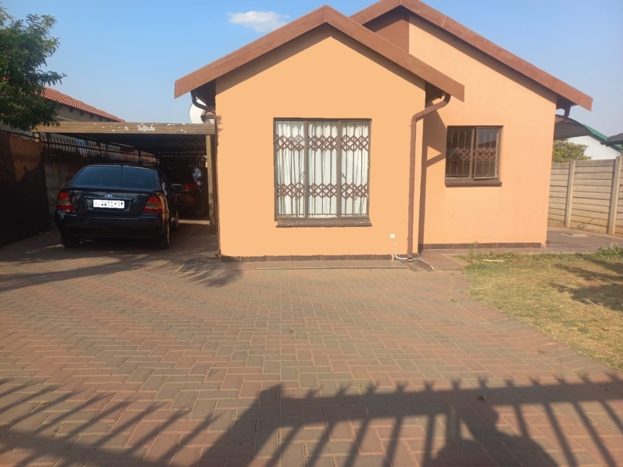 To Let 3 Bedroom Property for Rent in Lotus Gardens Gauteng