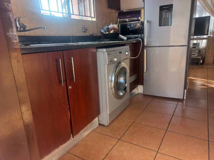 To Let 3 Bedroom Property for Rent in Lotus Gardens Gauteng