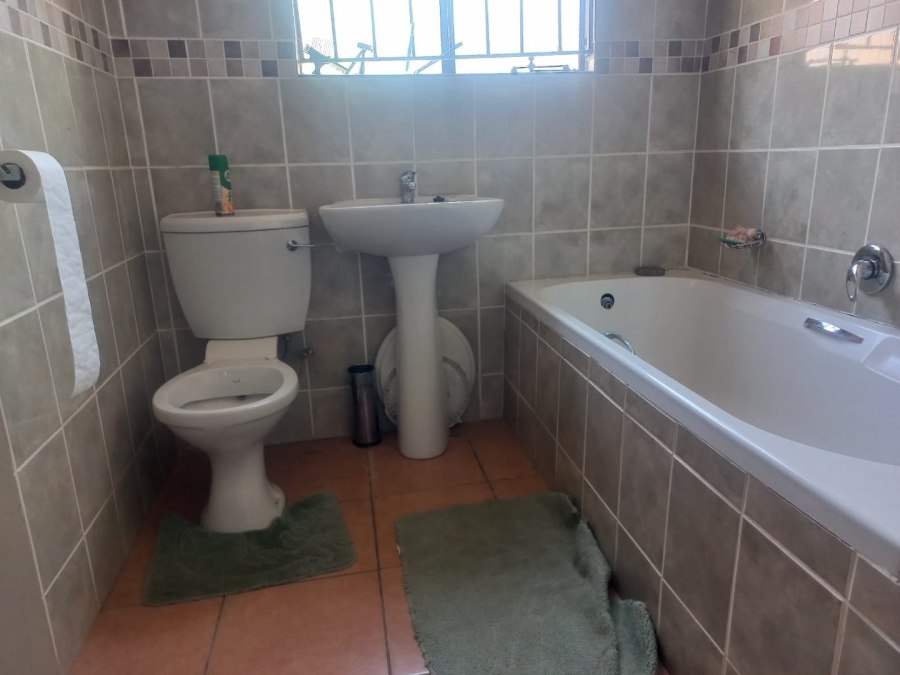 To Let 3 Bedroom Property for Rent in Lotus Gardens Gauteng