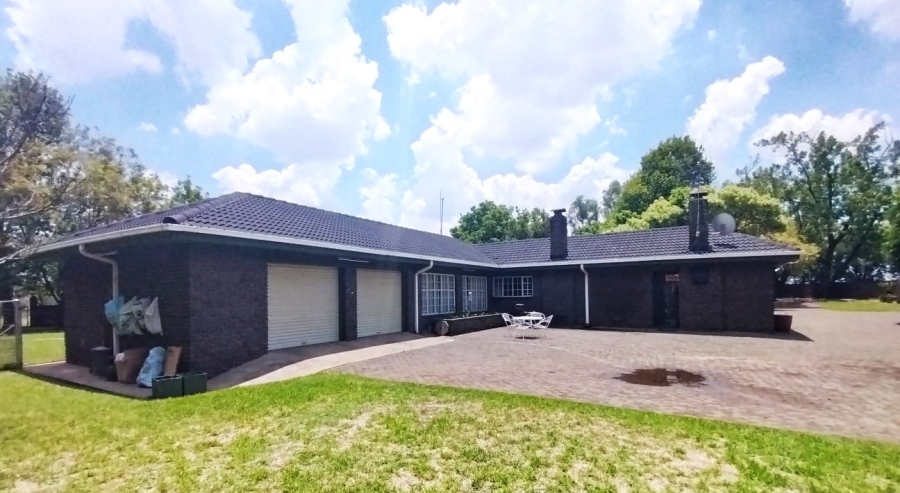 4 Bedroom Property for Sale in Meyerton Central Gauteng