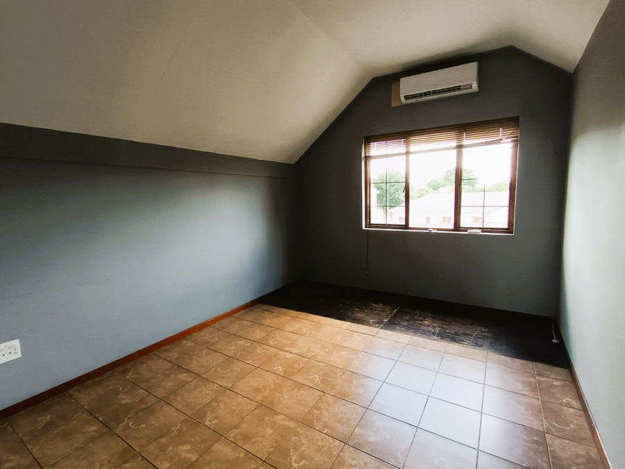 To Let 4 Bedroom Property for Rent in Eldoglen Gauteng