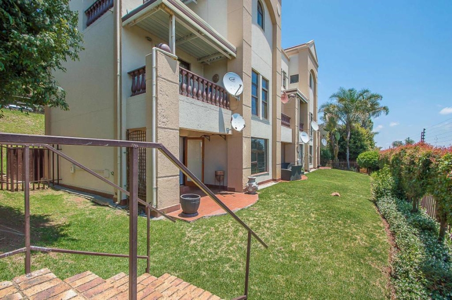 2 Bedroom Property for Sale in Constantia Kloof Gauteng