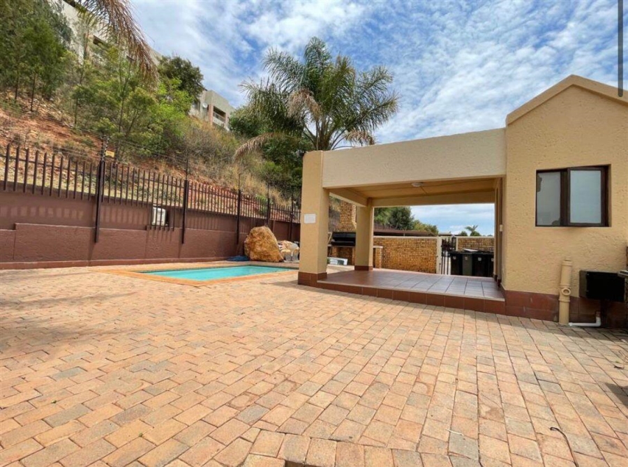 2 Bedroom Property for Sale in Constantia Kloof Gauteng