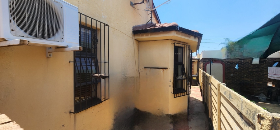 4 Bedroom Property for Sale in Laudium Gauteng