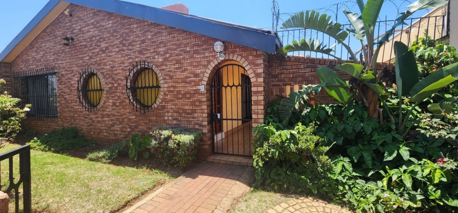 4 Bedroom Property for Sale in Laudium Gauteng