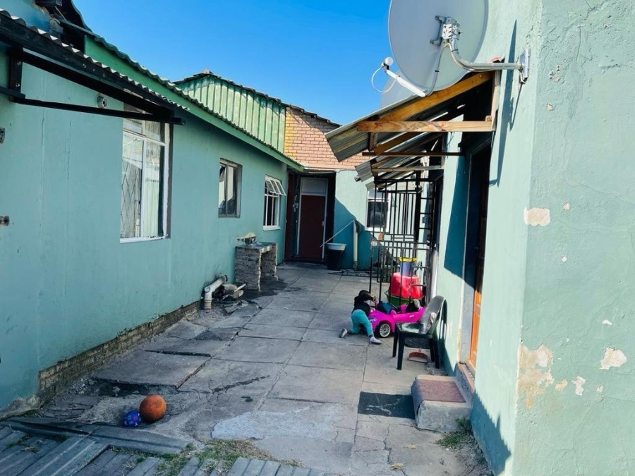 6 Bedroom Property for Sale in Rhodesfield Gauteng