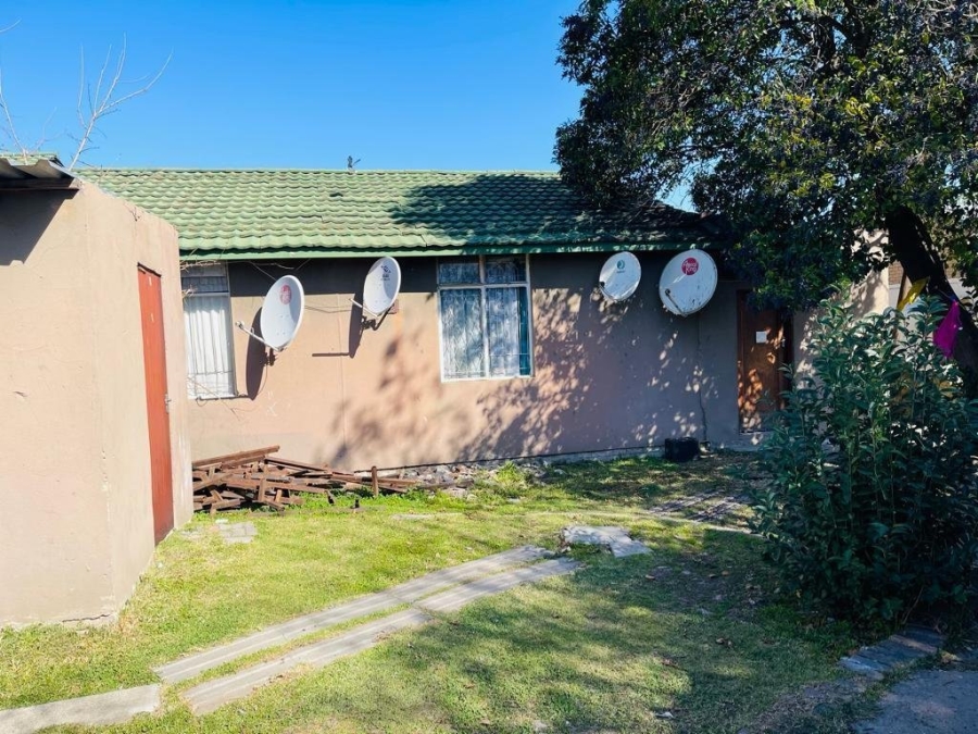 6 Bedroom Property for Sale in Rhodesfield Gauteng