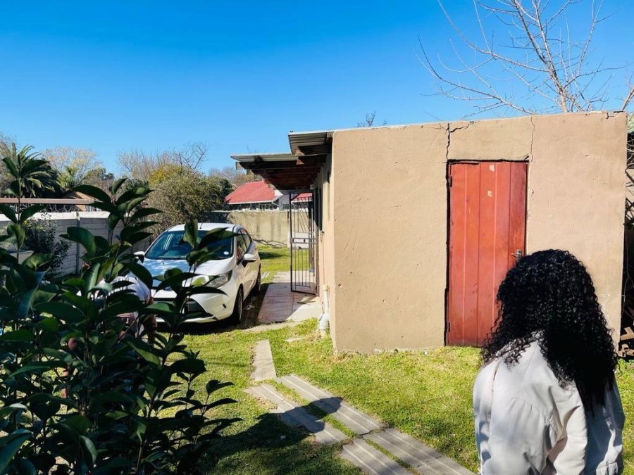 6 Bedroom Property for Sale in Rhodesfield Gauteng