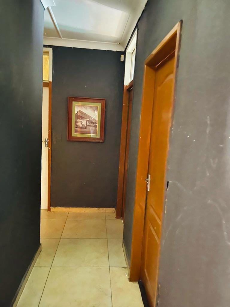 6 Bedroom Property for Sale in Rhodesfield Gauteng