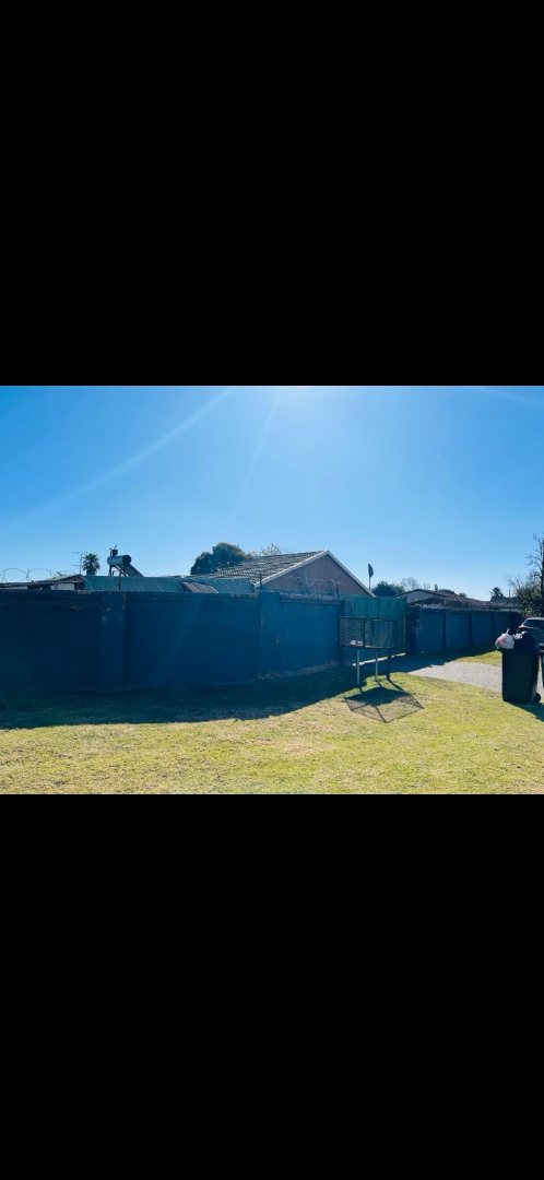 6 Bedroom Property for Sale in Rhodesfield Gauteng