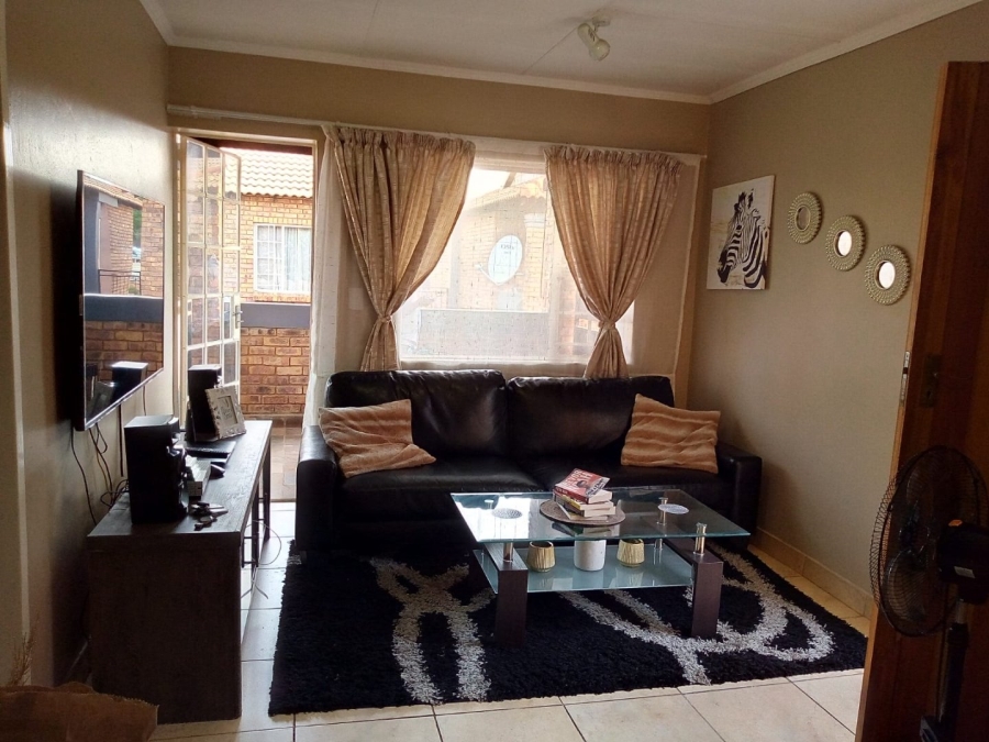 To Let 1 Bedroom Property for Rent in Andeon Gauteng