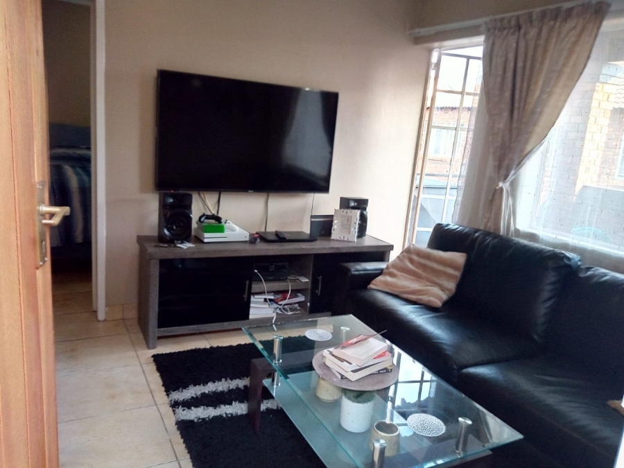 To Let 1 Bedroom Property for Rent in Andeon Gauteng