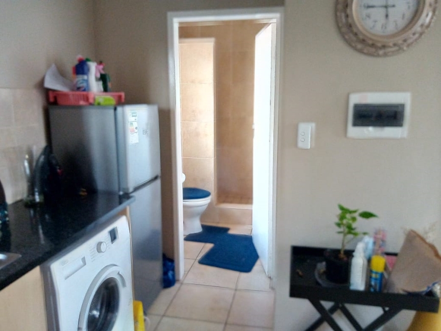 To Let 1 Bedroom Property for Rent in Andeon Gauteng