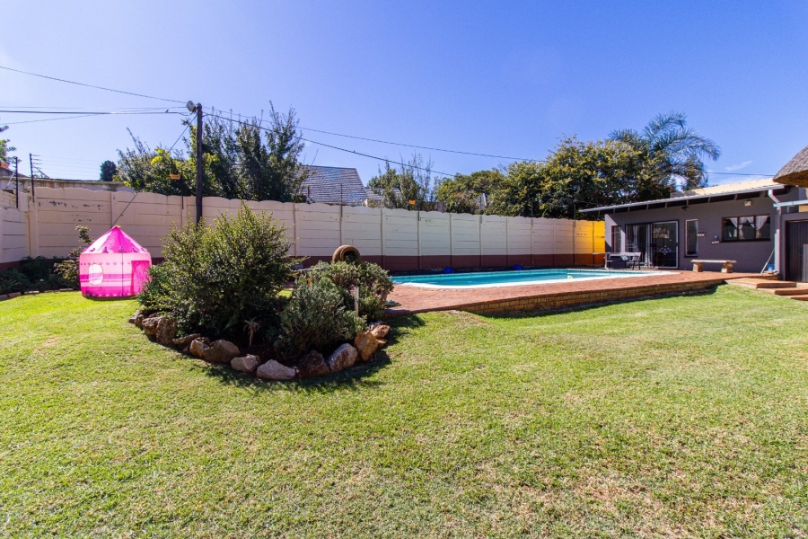 4 Bedroom Property for Sale in Linmeyer Gauteng