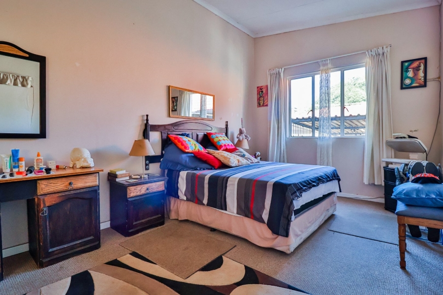 4 Bedroom Property for Sale in Linmeyer Gauteng