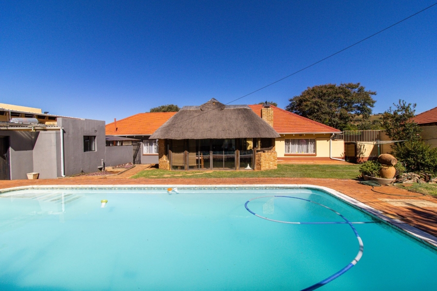 4 Bedroom Property for Sale in Linmeyer Gauteng