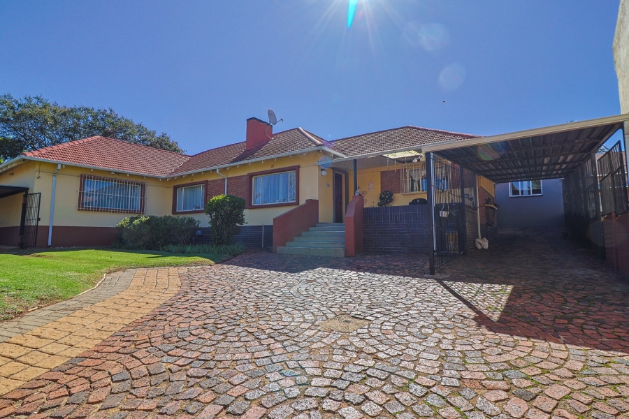 4 Bedroom Property for Sale in Linmeyer Gauteng